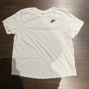 Plain white Nike tee women’s large